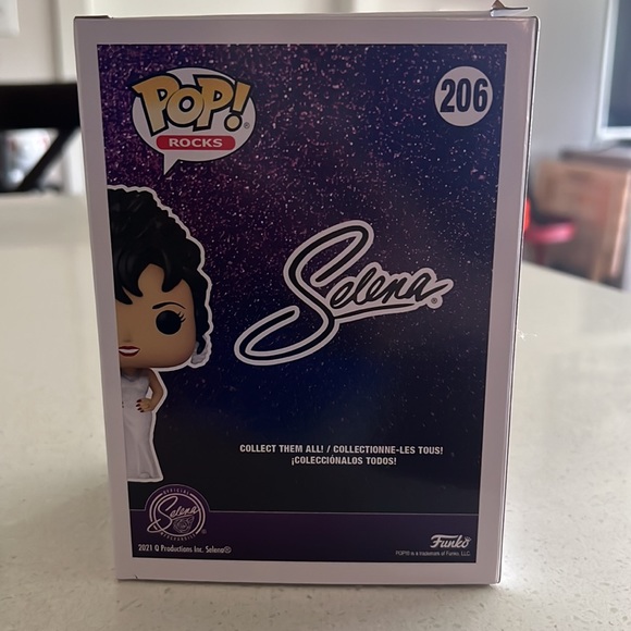 Selena collectible funko pop - Picture 3 of 3